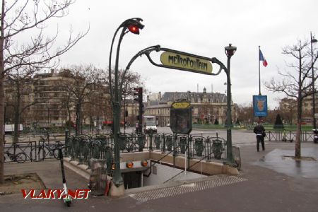 16.03.2019 – Paříž: vstup do stanice metra Place d'Italie © Dominik Havel