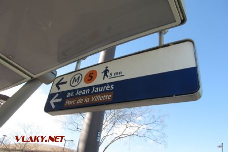 16.03.2019 – Paříž: vyznačení přestupu na metro 5 na tramvajové zastávce © Dominik Havel