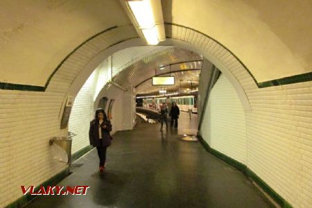 16.03.2019 – Paříž: Gambetta (3bis), ústí chodby do stanice © Dominik Havel