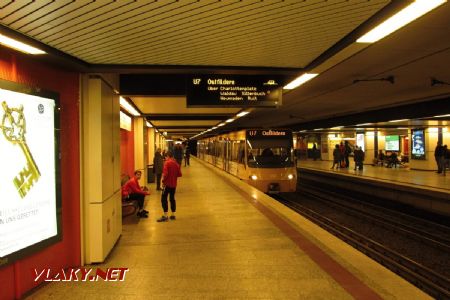 17.03.2019 – Stuttgart: Stadtbahn DT 8 (11. série) pod hlavním nádražím © Dominik Havel