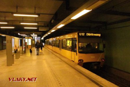17.03.2019 – Stuttgart: Stadtbahn DT 8 (7. série) opouští Degerloch © Dominik Havel