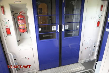 04.07.2019 – Přechodové dveře vozu řady B5mnopuvz PKP Intercity © Dominik Havel