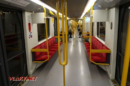 04.07.2019 – Varšava: interiér soupravy metra typu Siemens Inspiro z roku 2013 © Dominik Havel