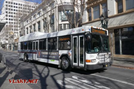 San José: autobus expresní linky v centru, 10. 2. 2020 © Libor Peltan