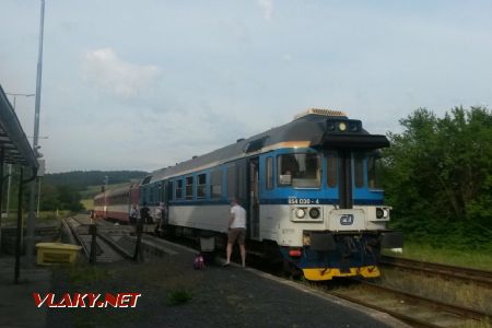 Slavičín: Vůz řady 854 v čele nedělního vlaku do Brna © Tomáš Kraus, 16.6.2019