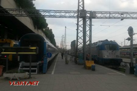 Budapest-Nyugati: Lokomotiva řady 380 ČD dovezla vlak EC Báthory © Tomáš Kraus, 18.6.2019