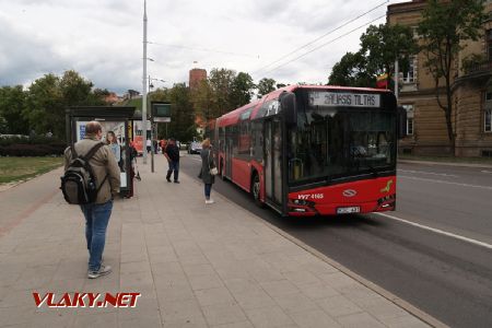 06.07.2019 – Vilnius: autobus typu Solaris Urbino IV 18 z roku 2018 přijel na zrychlené lince 6G z Naujoji Vilnii do zastávky Karaliaus Mindaugo tiltas © Dominik Havel
