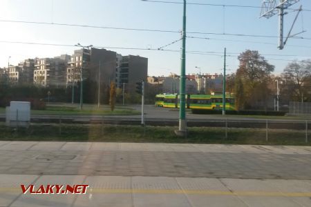 Poznaň: Tramvaj ČKD RT6N narychlo zachycená z vlaku © Tomáš Kraus, 14.11.2019