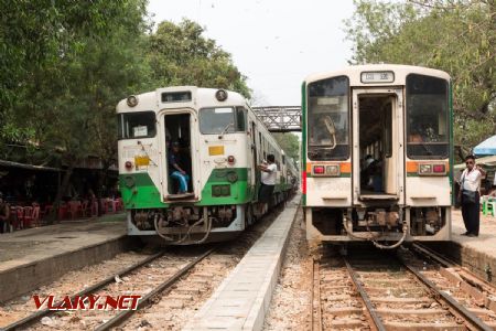 Marec 2020 - Yangon Circular Railway, japonská vozba © Tomáš Votava