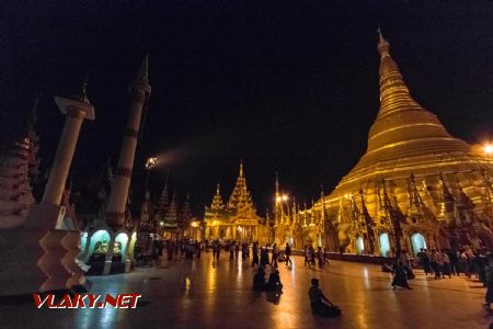 Marec 2020 - Kultúra: táto konkrétna je tak nejak povinná – Švedagon pagoda Yangon, povrch kompletne zlatý © Tomáš Votava