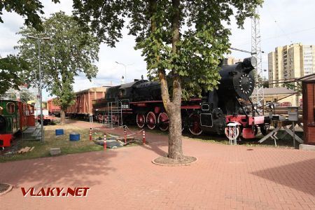 06.07.2019 – Vilnius: parní lokomotiva válečné řady 52 DRG stojí s chybným označením v železničním muzeu © Dominik Havel