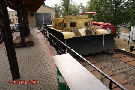 06.07.2019 – Vilnius: vyprošťovací vozidlo na plošinovém nákladním voze v areálu železničního muzea © Dominik Havel