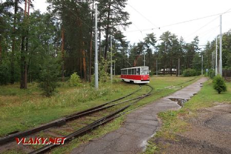 07.07.2019 – Daugavpils: tramvaj typu KTM-5 z roku 1990 projíždí na lince 3 smyčkou Stropu ezers © Dominik Havel