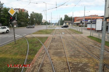 07.07.2019 – Daugavpils: odbočka tramvajových tratí u zastávky Saules veikals- vlevo jedou linky 1 a 2, rovně linka 3 © Dominik Havel