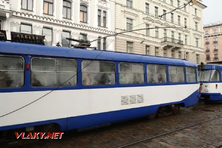 08.07.2019 – Riga: detail uchycení tyčového sběrače na tramvaji typu T3A, na střeše dobře patrná elektrická výzbroj © Dominik Havel