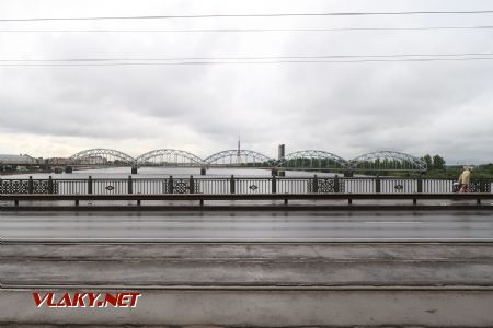 08.07.2019 – Riga: pohled z mostu Akmens tilts proti proudu Daugavy na železniční most © Dominik Havel