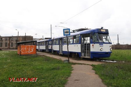 08.07.2019 – Riga: tramvajová souprava typu T3A, vedená vozem z roku 1987 po rekonstrukci v roce 2001, stojí na konečné zastávce linky 5 Mīlgrāvis © Dominik Havel
