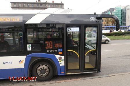 08.07.2019 – Riga: detail označení spoje autobusové linky 38 s příslušným piktogramem na vozidle typu Solaris Urbino 12 z roku 2017 © Dominik Havel