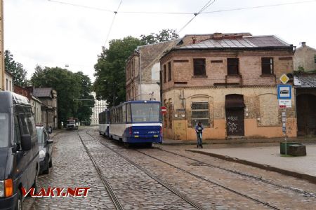 08.07.2019 – Riga: souprava tramvají typu T6B5-R z roku 1989 ve stavu po rekonstrukci v roce 2006 opouští na posilové lince 9 zastávku Mazā Kalna iela © Dominik Havel
