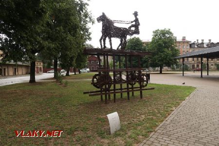 08.07.2019 – Riga: památník koňských omnibusů z 19. století na tramvajové zastávce Mazā Kalna iela ve směru do centra © Dominik Havel