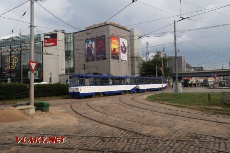 08.07.2019 – Riga: tramvajová souprava, vedená vozem typu T6B5-R z roku 1988 po rekonstrukci v roce 2007 projíždí na lince 7 křižovatku u zastávky Prāgas iela © Dominik Havel