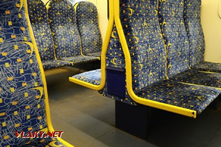 08.07.2019 – Umístění odpadkového koše v sedadlech nových nebo modernizovaných vozech řady ER2T z nultých let © Dominik Havel