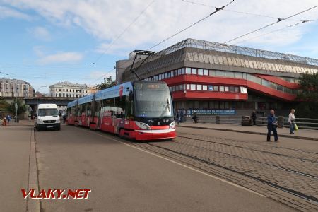 09.07.2019 – Riga: tramvaj typu Škoda 15T ForCity Alfa z roku 2010 se na lince 1 blíží k zastávce Centrāltirgus © Dominik Havel