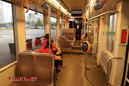 09.07.2019 – Tallinn: interiér nízkopodlažní tramvaje typu CAF Urbos AXL z roku 2015 © Dominik Havel