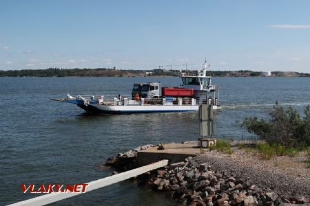 10.07.2019 – Helsinki: nákladní trajekt Hessu soukromého dopravce přijíždí do přístaviště Katajanokka/Skatudden © Dominik Havel