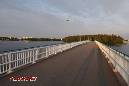 10.07.2019 – Oulu: lávka pro pěší a cyklisty přes mořský záliv mezi ostrovy Pikisaari a Hietasaari © Dominik Havel