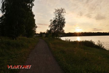 10.07.2019 – Oulu: pomalý západ Slunce nad zálivem Hartaanselkä ve 22:26 © Dominik Havel