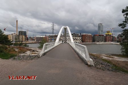 11.07.2019 – Helsinki: lávka Isoisänsilta/Farfarsbron spojuje od roku 2016 ostrov Korkeasaari/Högholmen s pevninou © Dominik Havel