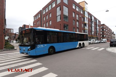 11.07.2019 – Helsinki: autobus typu VDL Citea XLE-145 z roku 2013 projíždí na lince 50 do zastávky REDI © Dominik Havel