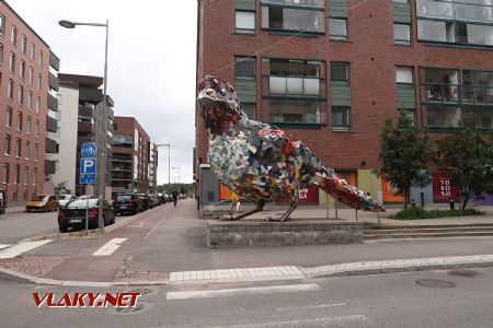 11.07.2019 – Helsinki: pouliční umění v nové čtvrti Kalasatama/Fiskehamnen představuje např. socha sojky zlověstné, anglicky Siberian jay © Dominik Havel