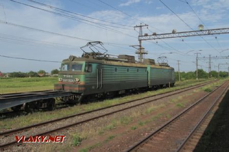 Čop: VL11M s nákladním vlakem u hraniční čáry, 4. 8. 2017 © Libor Peltan