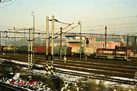 Přísun vlaků ke svážnému pahrbku zálohou Z 2 (730.015), 9.1.2003 © Pavel Stejskal