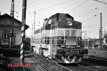 Lokomotiva T 457.0013 na Z 3 ve chvíli klidu na překladišti dne 29.3.1988 © Pavel Stejskal