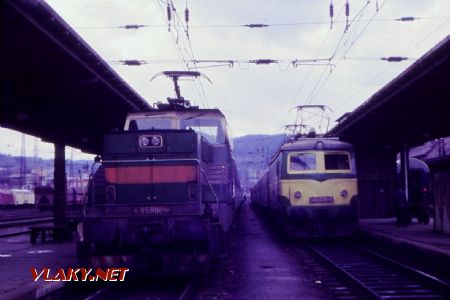 E 458.0020 (Z 4) a 140.078 v osobním nádraží dne 16.10.1990 © Pavel Stejskal