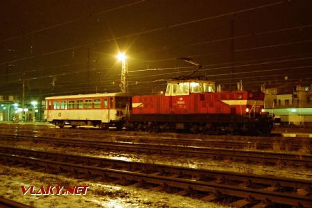 Zaměstnanecký vlak na vjezdové nádraží s 110.020 (Z 4), 1.1.1999 © Pavel Stejskal