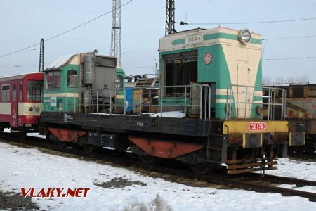Lokomotiva 720.574 poskytla motor šťastnější z lokomotiv této řady, dne 28.1.2012 na likvidaci v DKV Č. Třebová. © Pavel Stejskal