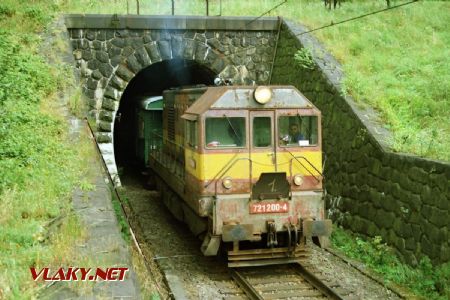 721.200 z 1. zálohy zaskočila na manipulační vlak do Lanškrouna a dne 31.8.1989 vyjíždí z tunelu u Třebovice v Č. © Pavel Stejskal.
