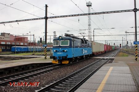 20.06.2020 - Pardubice hl.n.: 130.039-1 projíždí s kontejnerovým vlakem od Chocně ke Kolínu © PhDr. Zbyněk Zlinský