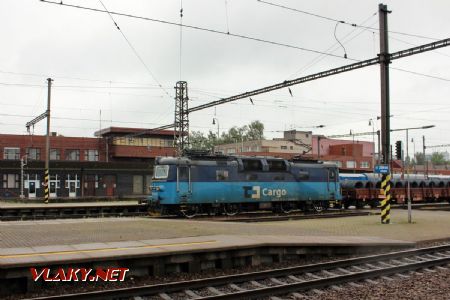 20.06.2020 - Pardubice hl.n.: 130.009-4 s vlakem loženým svitky drátu přijíždí od Chocně © PhDr. Zbyněk Zlinský