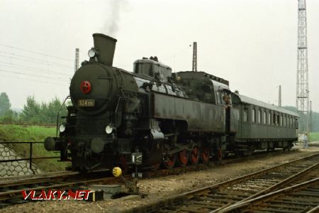 Posun s doprovodným vozem s lokomotivou 524.1110 v DKV Č.Třebová, 25.8.1995 © Pavel Stejskal