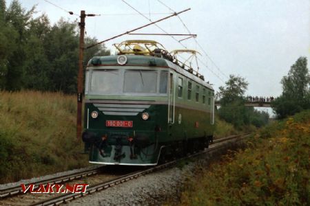 Dne 26.8.1995 zahajovala kavalkádu lokomotiva 180.001 vyfocená na 100. koleji © Pavel Stejskal