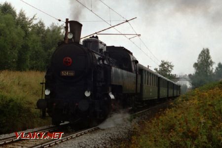 Lokomotiva 524.1110 na kavalkádě dne 26.8.1995 na 100. koleji © Pavel Stejskal