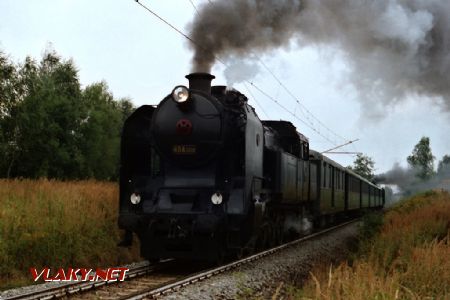 Lokomotiva 464.008 na kavalkádě dne 26.8.1995 na 100. koleji © Pavel Stejskal