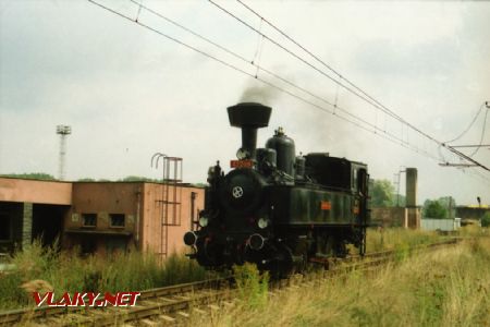 Lokomotiva 422.025 na kavalkádě dne 26.8.1995 na jižní spojovací koleji © Pavel Stejskal