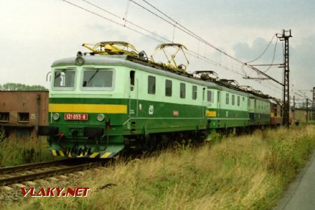 Lokomotiva 121.055 s dalšími elektrikami na kavalkádě dne 26.8.1995 na jižní spojovací koleji © Pavel Stejskal