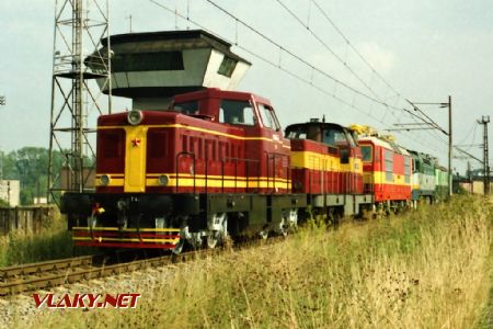 Další konvoj lokomotiv na kavalkádě veze T 444.0101 dne 26.8.1995 na jižní spojovací koleji © Pavel Stejskal